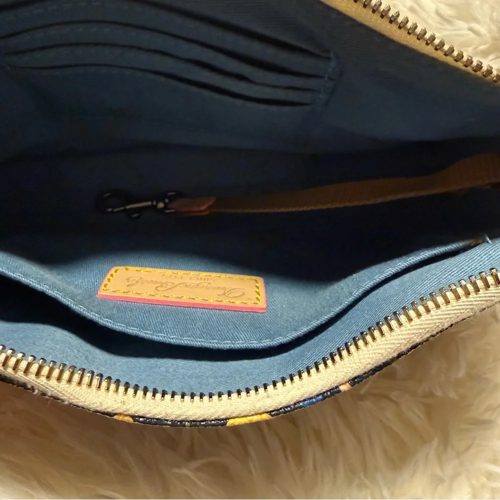 Disney Dooney Princesses Crossbody - Picture 9 of 10